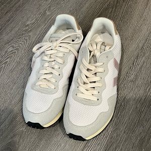 Women’s VEJA Sneakers. Brand new!!!